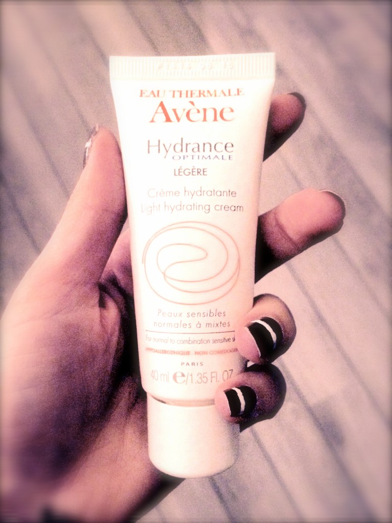 daily-skin-care-routine-hydrance-optimale-legere-avene