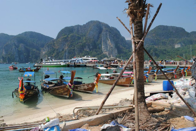 one-month-itinerary-thailand-phiphi-island-beach