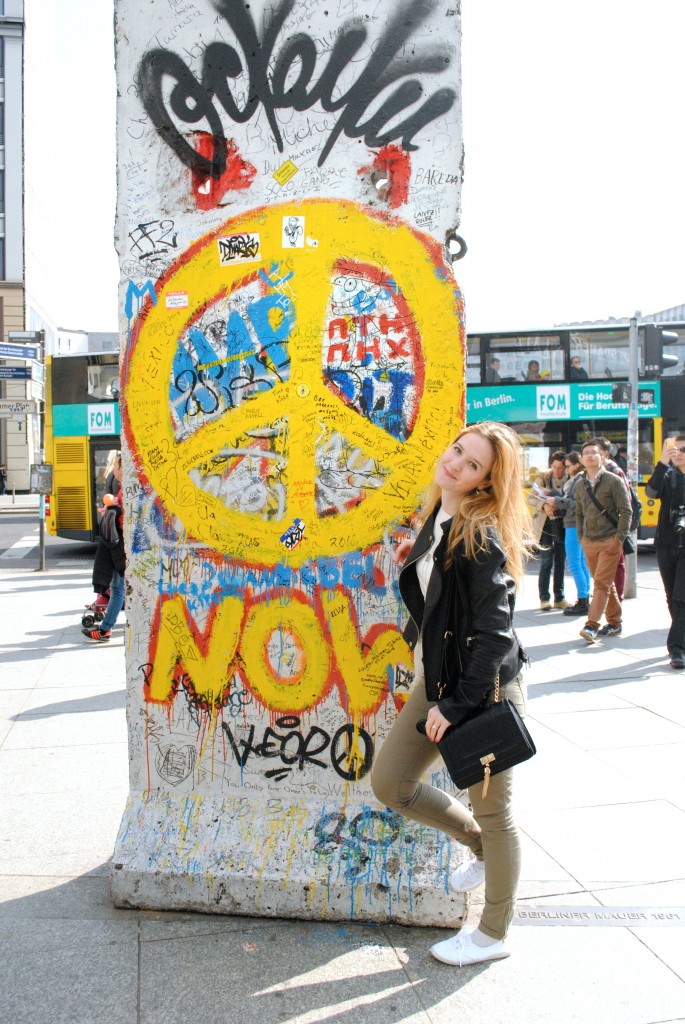 picture-berlin-wall