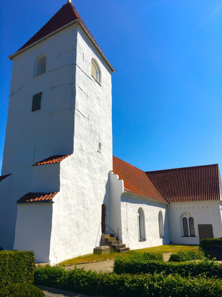 Torna-hällastad-church