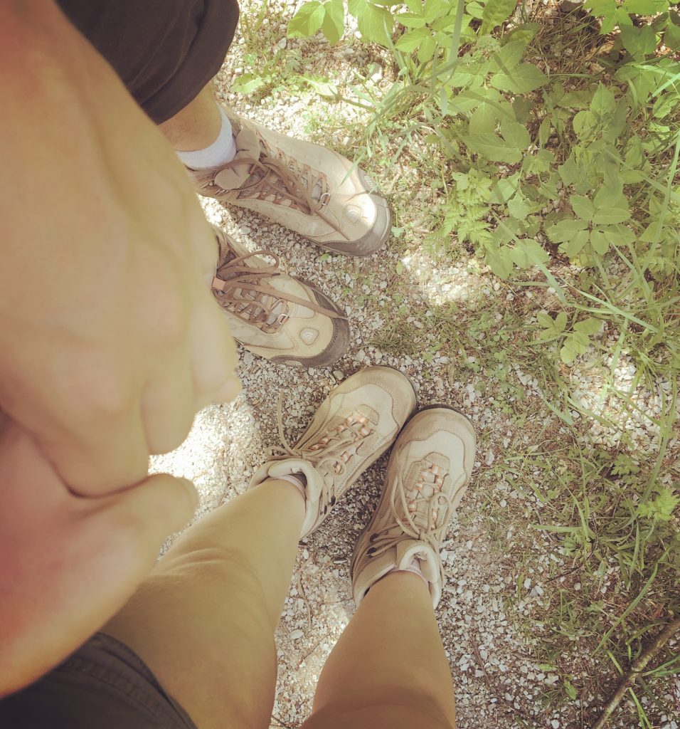 hiking-couple