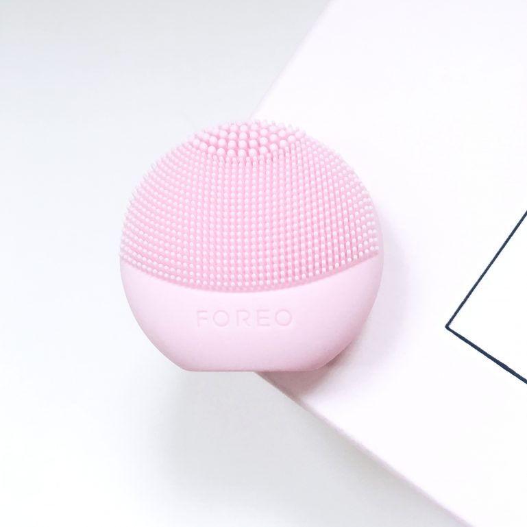 foreo-luna-foreo-face-cleanser-2