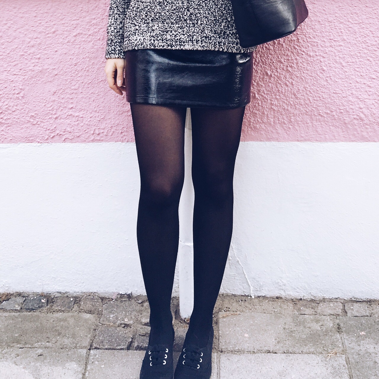 Absolutely not vulgar in my leather skirt – Plumedaure