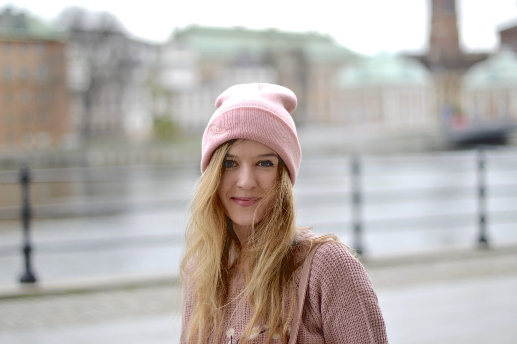 Feather hat and japanese sweater in Stockholm