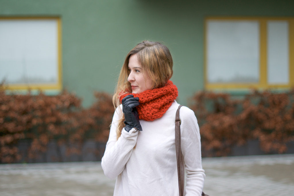 How to knit a snood for the first time (+ a headband)