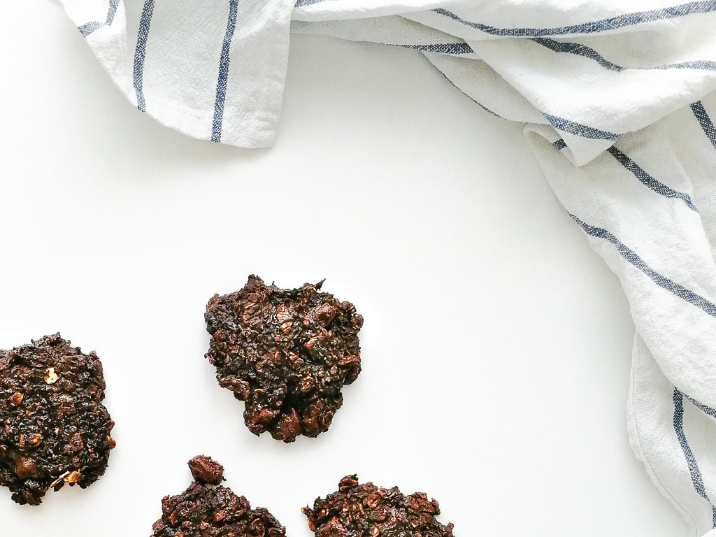 Healthy cookies recipe, with banana, oat and cocoa-choco